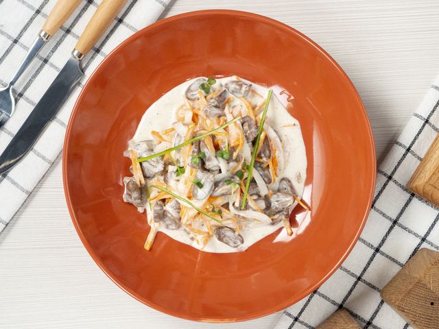 Салат с куриными сердечками и корейской морковью – пошаговый рецепт приготовления с фото