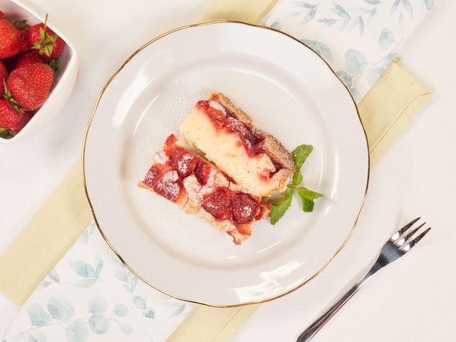 Вкусный пирог с клубникой: простой рецепт с фото