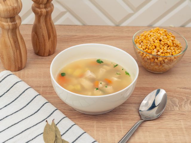 Гороховый суп в мультиварке с копченными сосисками