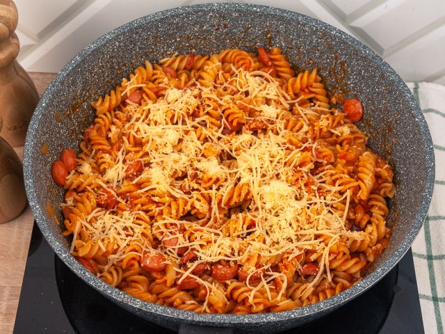 Вкуснейшие спагетти с сосисками - интересный рецепт с пошаговыми фото