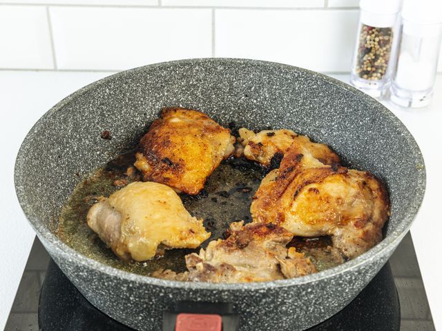 Как приготовить Как приготовить куриные бедра на сковороде рецепт пошагово