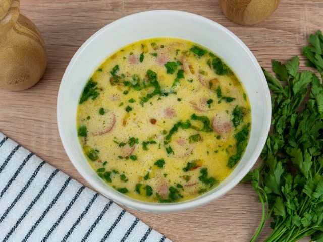 Сырный суп с сосисками и плавленным сыром