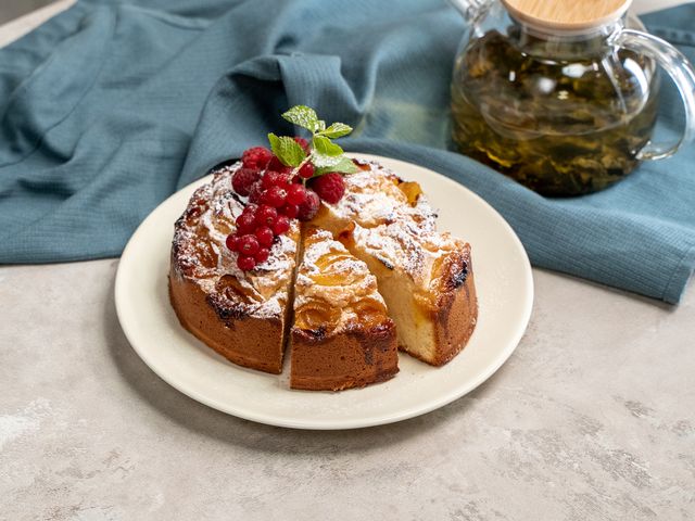 Насыпной пирог с абрикосами в духовке: рецепт - Лайфхакер