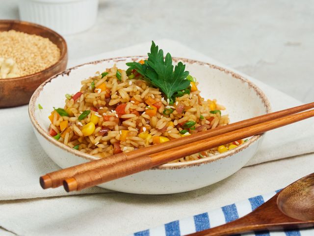 Рис с морепродуктами и укропом
