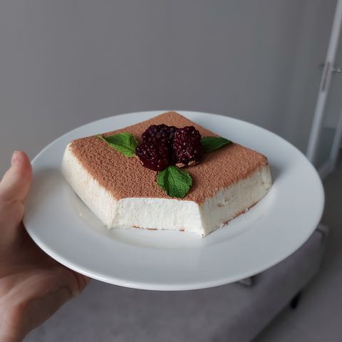 Творожный десерт без выпечки с клубникой