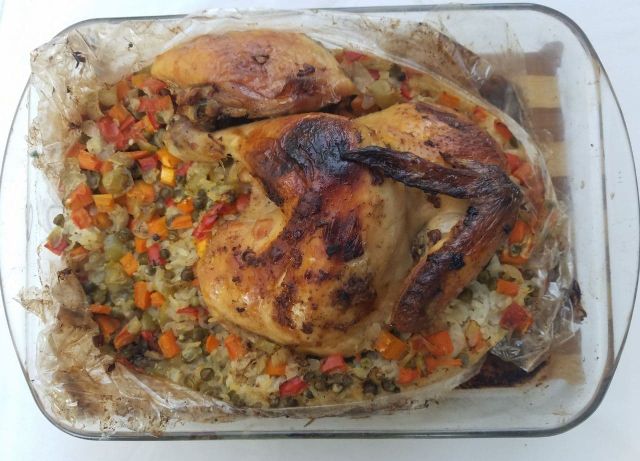 Курица с рисом и овощами в рукаве