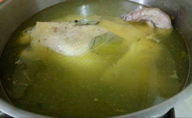 Как сварить идеальный куриный бульон и 4 супа на его основе - Лайфхакер