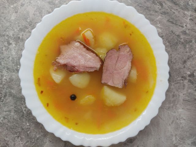 Гороховый суп со свиными ребрышками и овощами