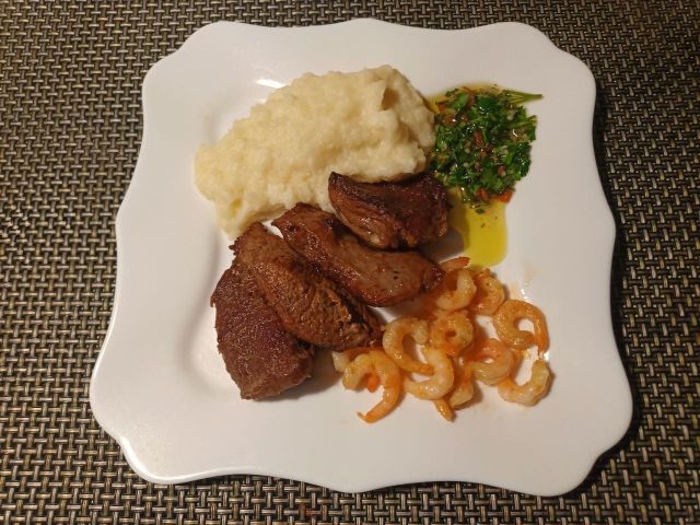 Мясо страуса, тушенное с креветками и шалфеем - пошаговый рецепт с фото