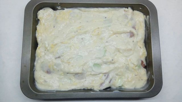 Свинина, запеченная с овощами под соусом 