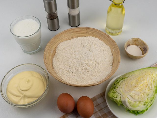 Пирог с капустой: классический рецепт в духовке | Меню недели