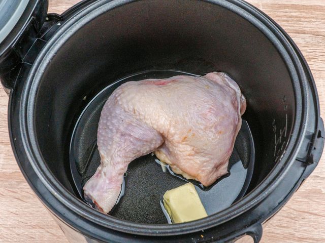 Курица с луком в мультиварке