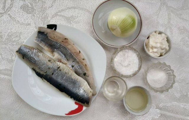 Соленая сельдь – пошаговый рецепт приготовления с фото