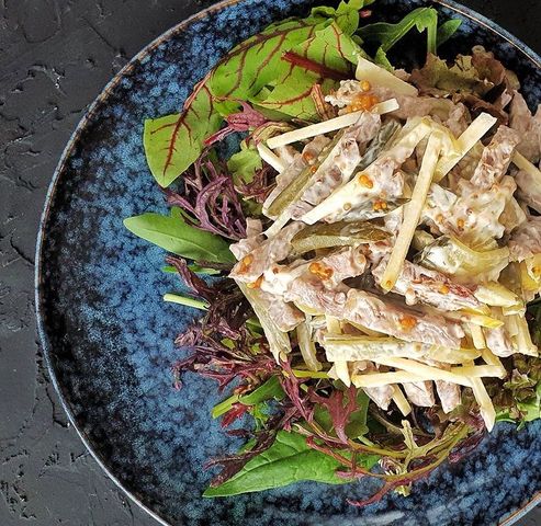 Салат с языком и маринованными огурцами, самый вкусный рецепт