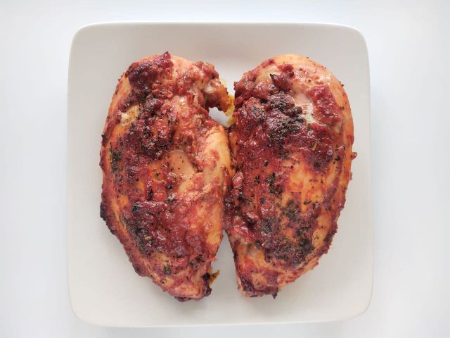 Ароматная и нежная куриная грудка в томатном соусе – пошаговый рецепт приготовления с фото