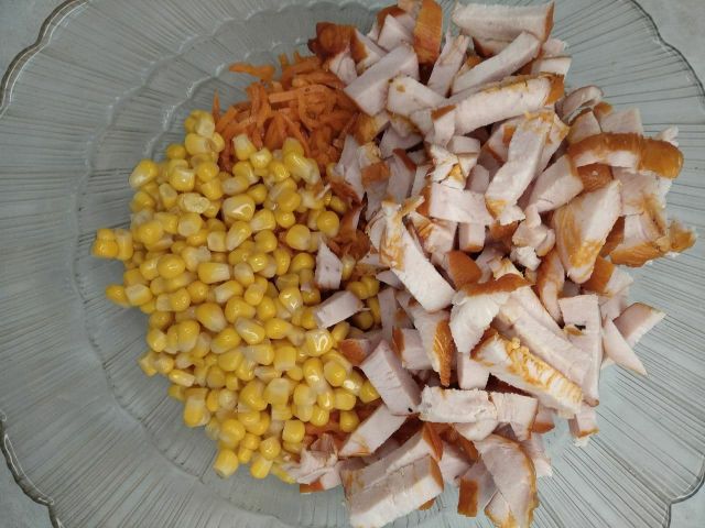Салат из курицы с корейской морковью и кукурузой рецепт – Авторская кухня: Салаты. «Еда»