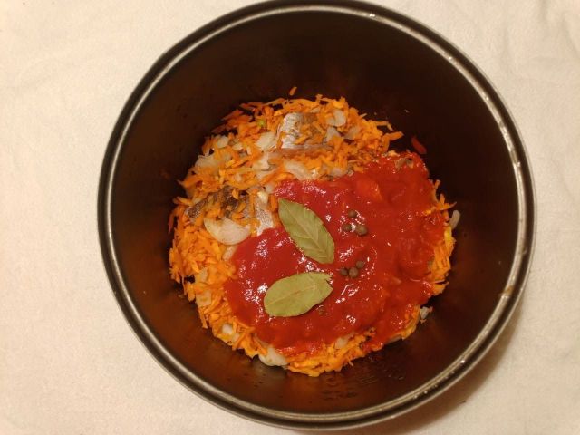 Рыба, тушенная в томатном соусе