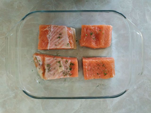 Запеченный в духовке лосось с овощами