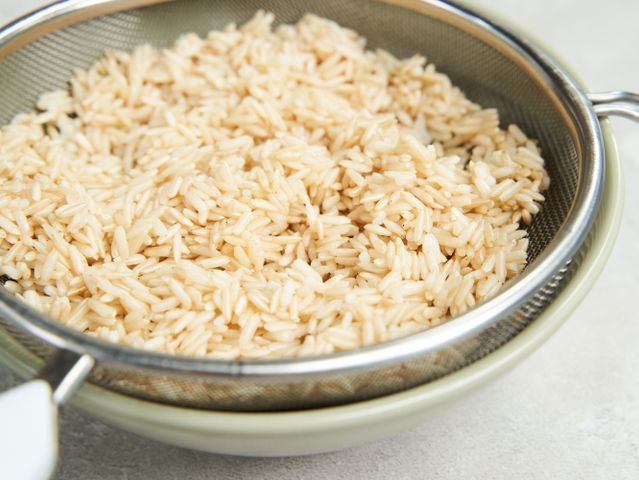 Ежики из фарша с рисом с подливкой — 9 рецептов приготовления