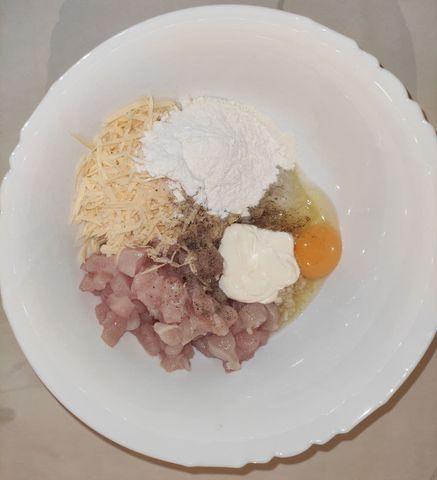 Оладьи из куриного филе с майонезом и сыром, рецепт с фото
