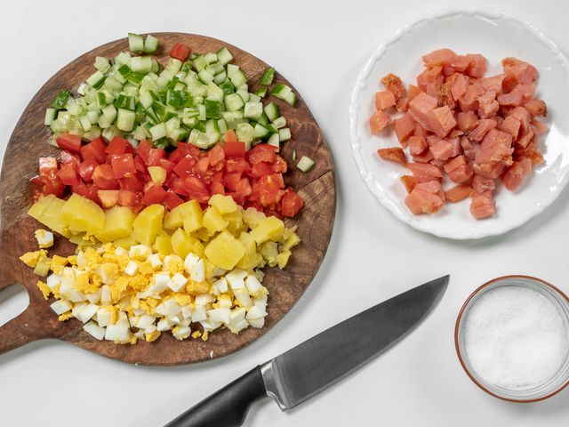 Салат из вареной горбуши — рецепт с фото пошагово
