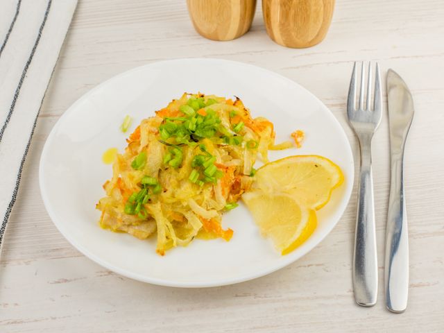 Минтай в духовке: простой рецепт с луком и морковью для вкусного обеда