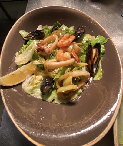 20 простых и очень вкусных салатов с кальмарами
