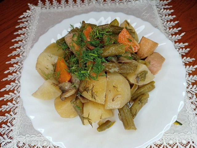 Картофель с овощами и грибами, запеченный в фольге