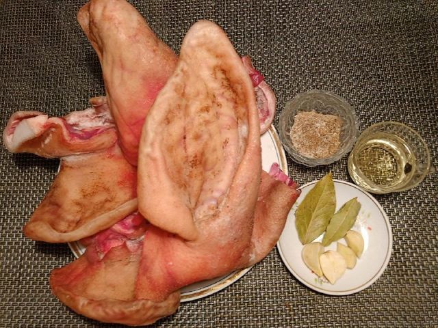 Маринованные свиные уши по-корейски – как приготовить вкусно, простой пошаговый фото рецепт