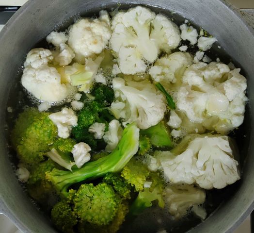 Запеканка овощная, диетическая из брокколи и цветной капусты