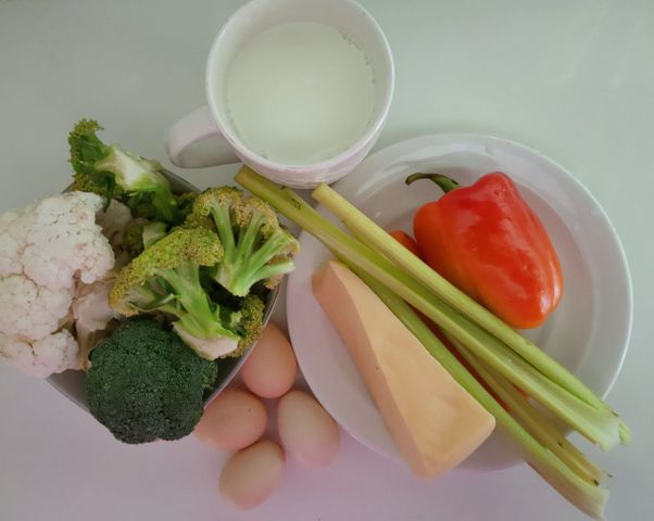 Диетическая запеканка с курицей, брокколи и цветной капустой