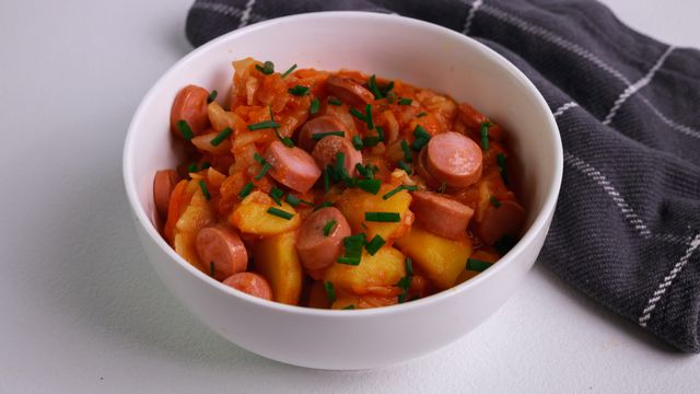 Вкусное овощное рагу с мясом на сковороде