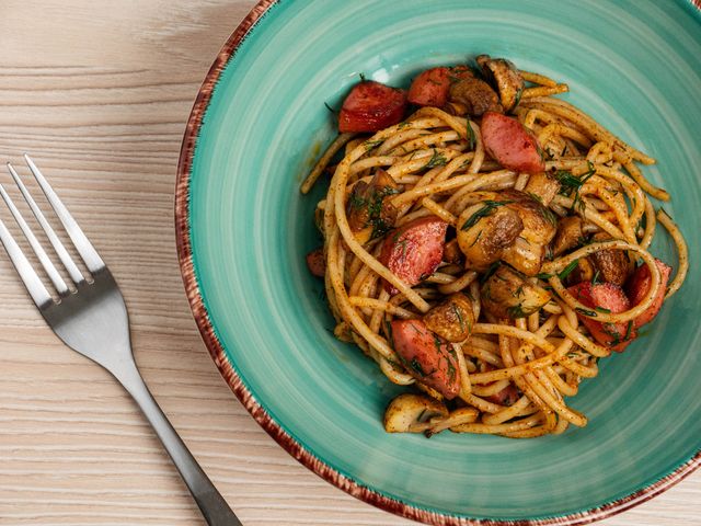 Спагетти с томатно-грибным соусом — рецепт с фото пошагово