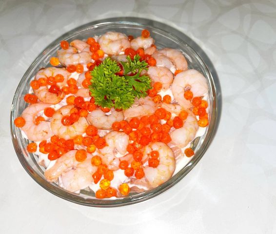 Слоеный салат с морепродуктами