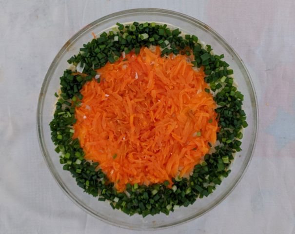 Салат слоёный со шпротами