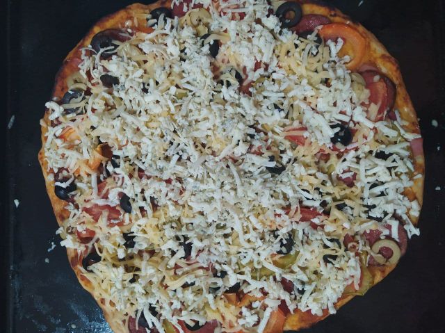 пицца из сосисок помидор и сыра рецепт с фото | Дзен