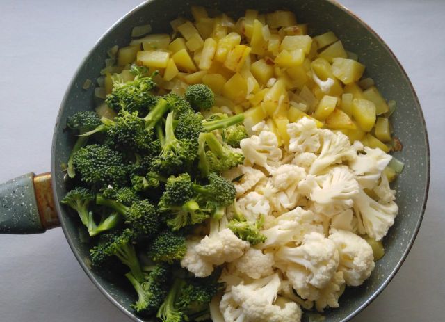 Низкокалорийная овощная запеканка с цветной капустой и брокколи