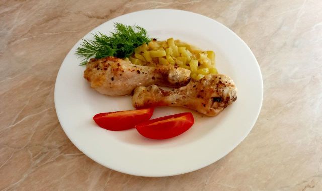 Рецепт: Кабачки с куриной голенью и травами | Вкусное легкое блюдо.