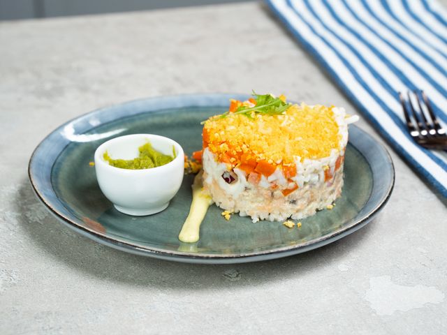 Салат из риса с консервированной рыбой и солёным огурцом – пошаговый рецепт с фото на luchistii-sudak.ru