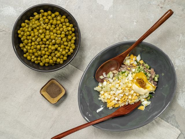 Салат из капусты и зелёного горошка, рецепты с фото