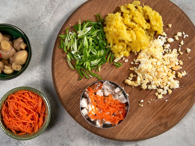 Салат «Лесная поляна» с морковью по-корейски — рецепт с фото пошагово