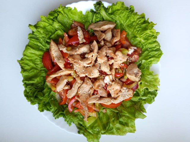 Свежий салат с куриной грудкой и болгарским перцем – пошаговый рецепт приготовления с фото