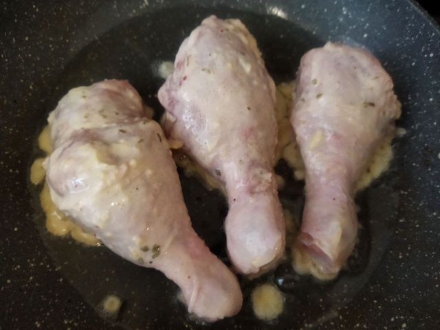 Куриные ножки в кляре на сковороде: рецепт с фото пошагово | Меню недели
