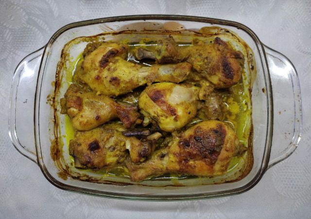 Как приготовить куриные голени в духовке с грибами и маслинами