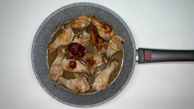 Вкусные спагетти с куриными ножками